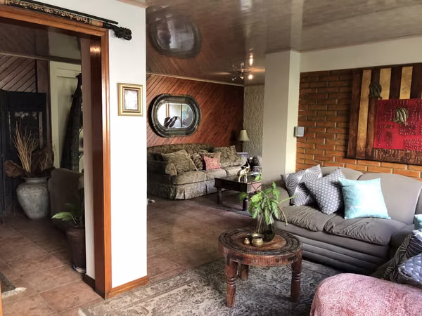 Vendo en Sabana oportunidad. Casa independiente y amplio terreno