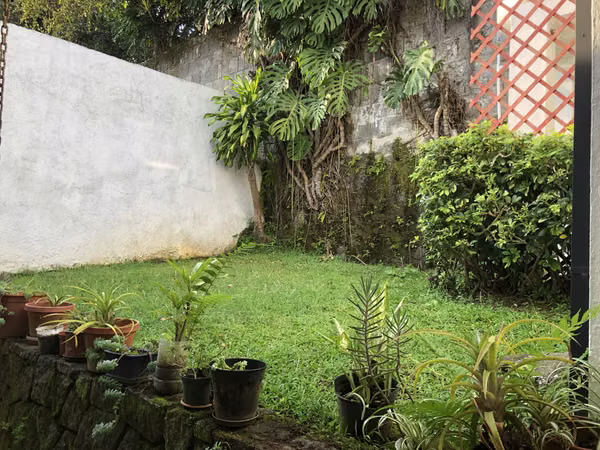 Vendo en Sabana oportunidad. Casa independiente y amplio terreno