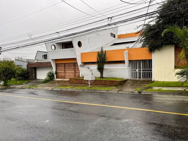 ALQUILER DE CASA INDEPENDIENTE - FRESES - CURRIDABAT