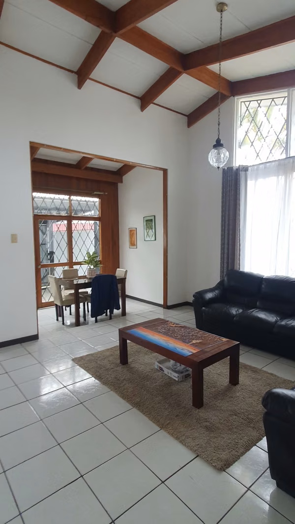 UCR, San Pedro, Casa 1 piso, 5 cuartos, Urb. El Cedral,