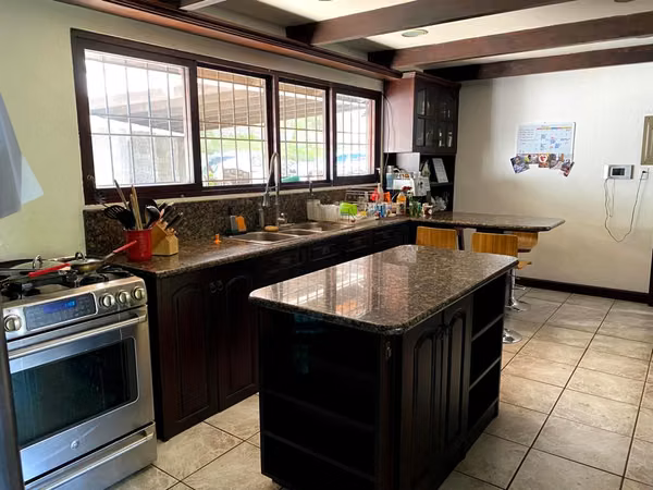 VENTA ESCAZÚ, BELLO HORIZONTE, CASA CON GRAN TERRENO