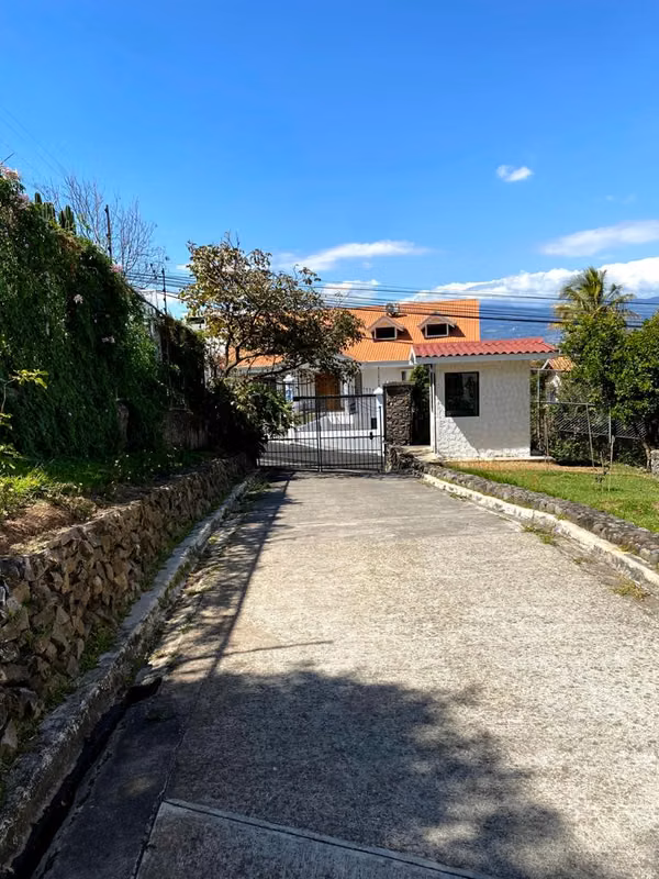 VENTA ESCAZÚ, BELLO HORIZONTE, CASA CON GRAN TERRENO