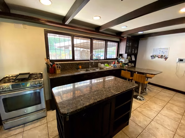 VENTA ESCAZÚ, BELLO HORIZONTE, CASA CON GRAN TERRENO