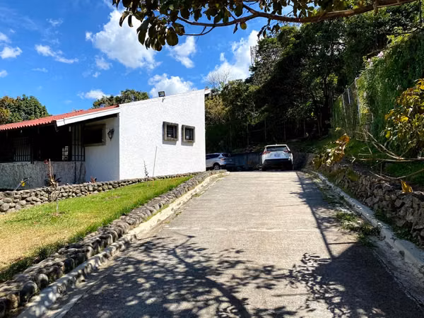 VENTA ESCAZÚ, BELLO HORIZONTE, CASA CON GRAN TERRENO
