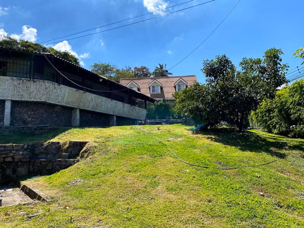 VENTA ESCAZÚ, BELLO HORIZONTE, CASA CON GRAN TERRENO
