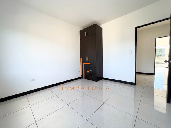 Se Alquila Moderna Casa en Condominio cerca de Curridabat