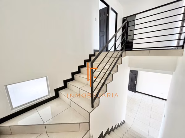 Se Alquila Moderna Casa en Condominio cerca de Curridabat