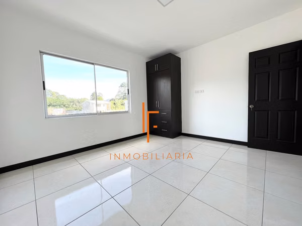 Se Alquila Moderna Casa en Condominio cerca de Curridabat