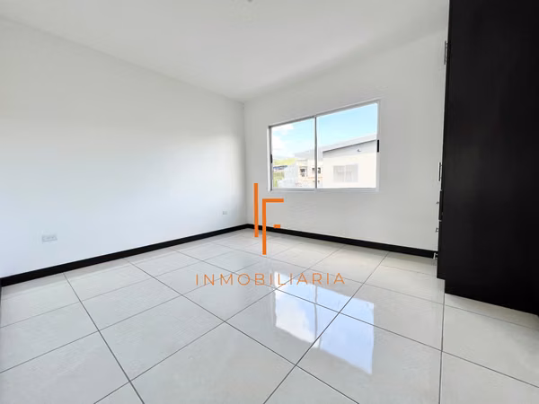 Se Alquila Moderna Casa en Condominio cerca de Curridabat