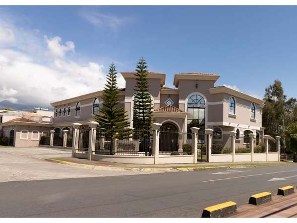 Office Building for Sale in Cartago – 6986981