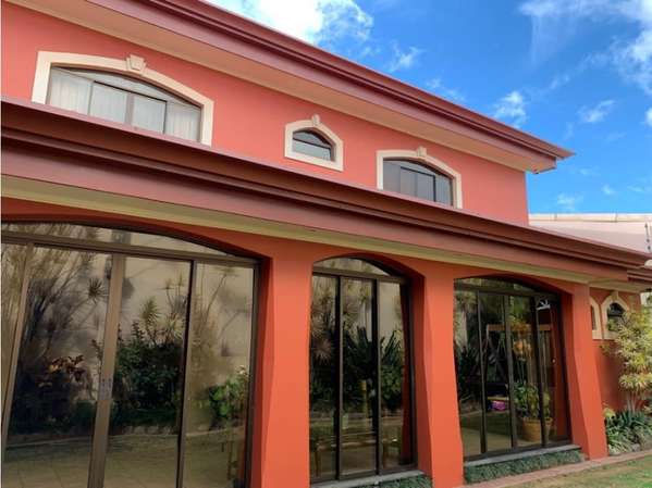 Exclusive house for sale in Guayabos of Curridabat