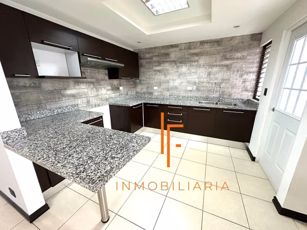 Venta de Casa en Condominio con Amenidades, cerca de Curridabat