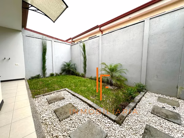 Venta de Casa en Condominio con Amenidades, cerca de Curridabat