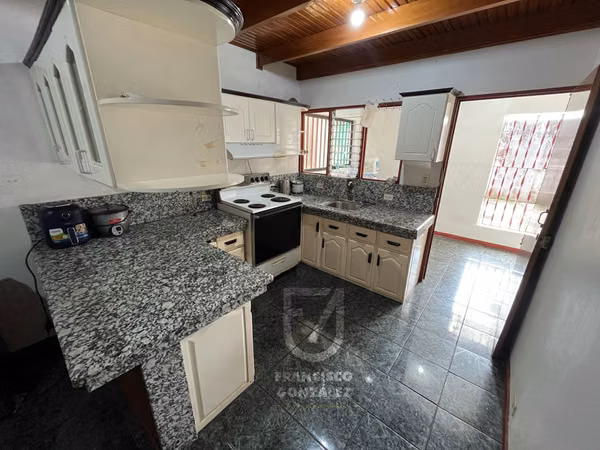 San Ramón/Venta de casa en Zona Comercial (Céntrica)