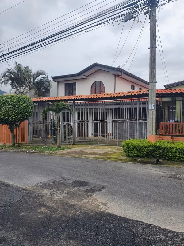 VENTA de casa de 4 habitaciones en Residencial Vistas del Este, La Unión, Tres Ríos