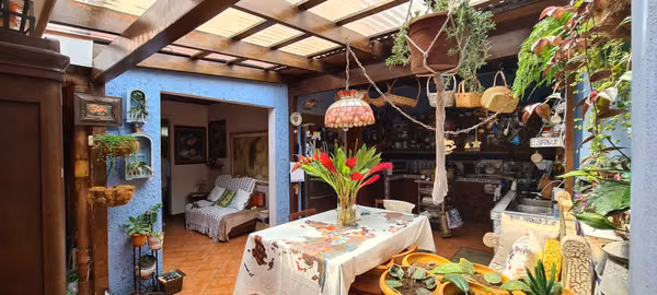 House for sale w/2 apartments and commercial premises Moravia center