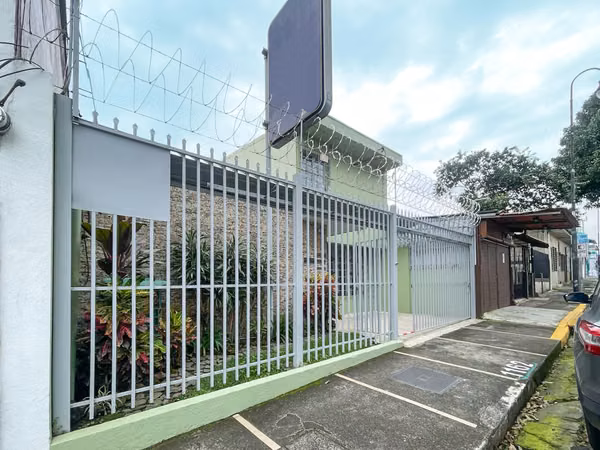 Mixed-Use Property for Sale near Calderón Guardia Hospital, Aranjuez (AD).