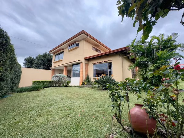 House for Sale in Santo Domingo de Heredia | Large Garden &amp; Private Pool
