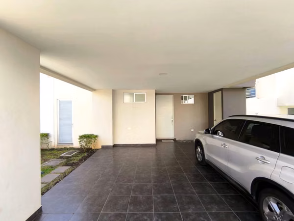 LA ARBOLEDA – BELÉN | Casa Esquinera · Alquiler o Venta · Mudanza Inmediata