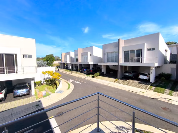 LA ARBOLEDA – BELÉN | Casa Esquinera · Alquiler o Venta · Mudanza Inmediata