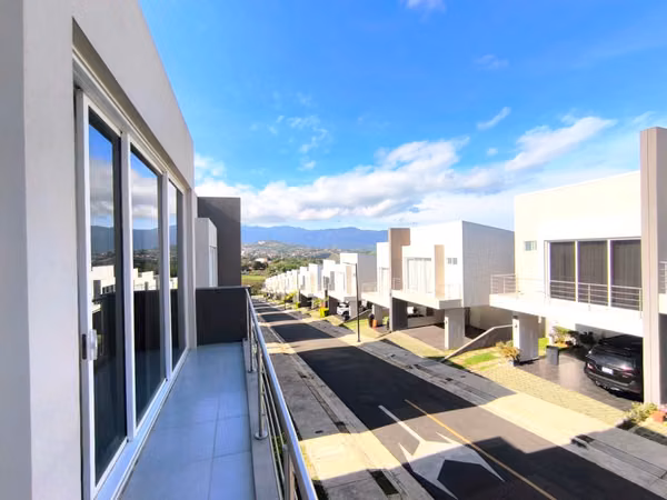 LA ARBOLEDA – BELÉN | Casa Esquinera · Alquiler o Venta · Mudanza Inmediata