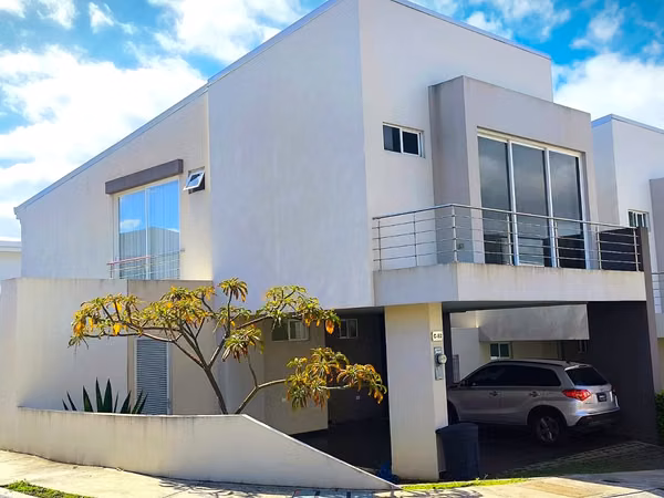 LA ARBOLEDA – BELÉN | Casa Esquinera · Alquiler o Venta · Mudanza Inmediata