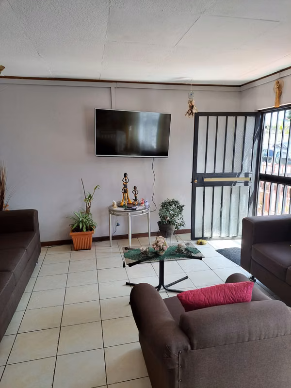 Venta casa Tibás, cerca de circunvalación norte, 3 habitaciones