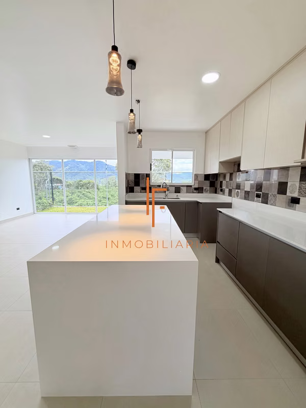 Casa en Condominio con Vista Espectacular y Amenidaes, Tres Ríos