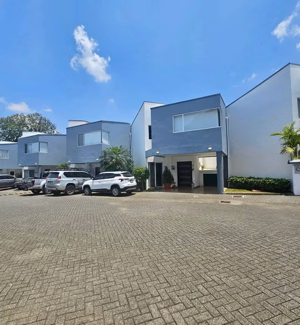 Casa en Venta Santa Ana Río Oro 5 Hab en Condominio