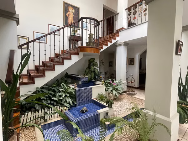 Santa Ana Lindora, venta amplia casa 5 habitaciones.