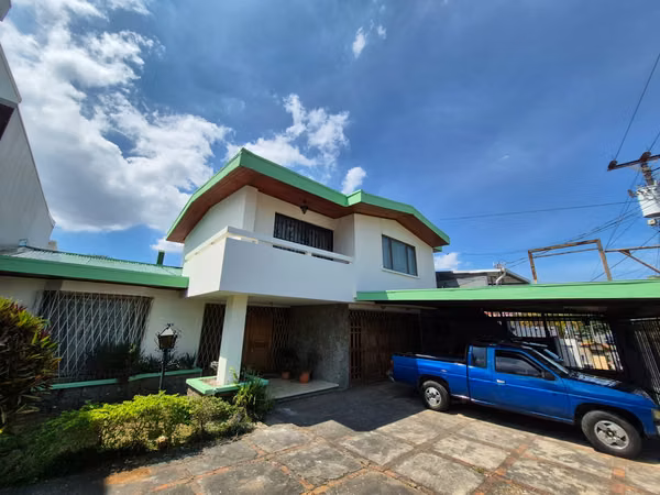 Venta Terreno con casa en Los Yoses. USO DE SUELO MIXTO.
