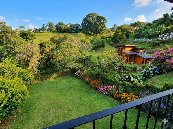 Lujosa Residencia Contemporánea en Coronado | 1,000 m² de Jardín y Vistas Panorámicas