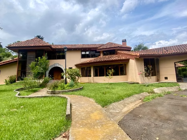 Elegancia Toscano,privada y sereno en 5000m2 de jardines!