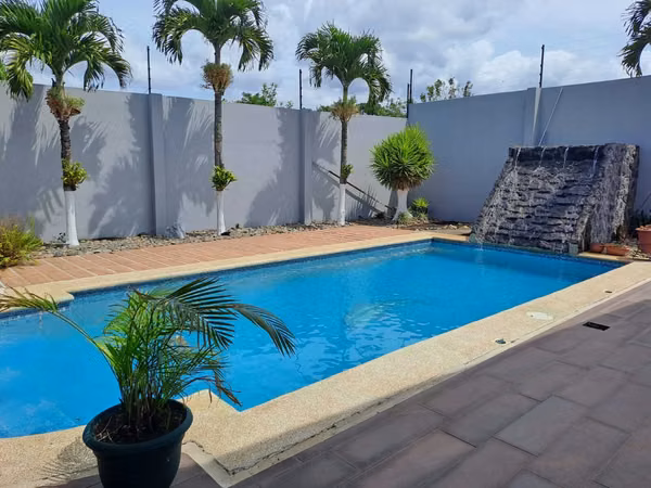 Casa de lujo en Santo Domingo de Heredia con piscina