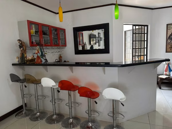 Casa de lujo en Santo Domingo de Heredia con piscina