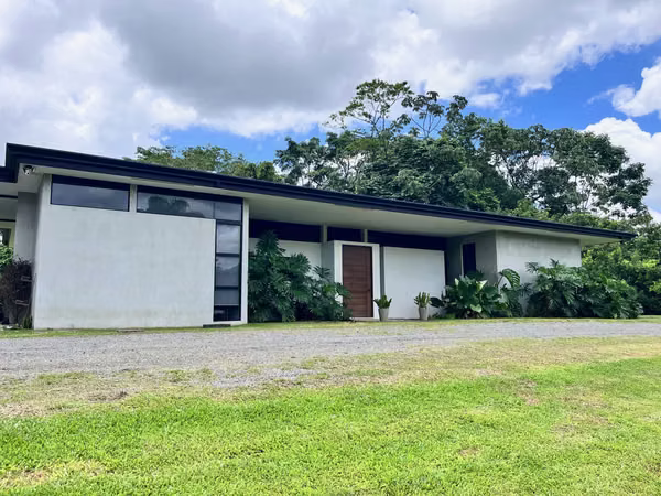 Vendo casa preciosa en Quintas del Trópico Guapiles
