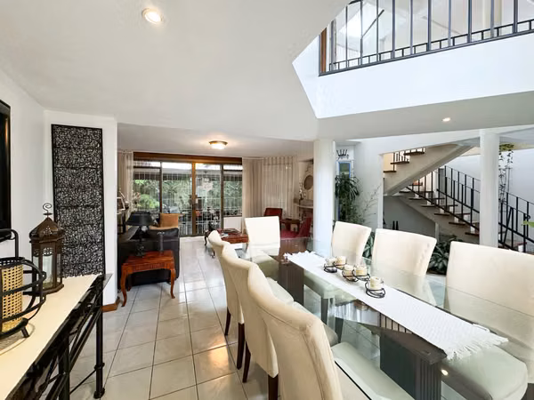Se vende Casa en residencial privado en Ayarco, Curridabat (AD).