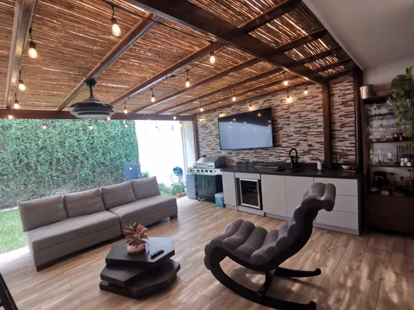 SE VENDE CASA EN CONDOMINIO EN GUACHEPELÍN DE ESCAZÚ
