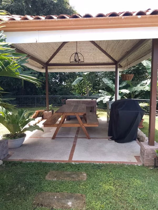 Punta Leona  Se vende casa arriba de playa Blanca 3 Dor- Piscina