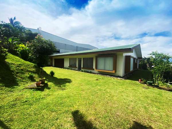 Land for sale with warehouse and house in Guayabos