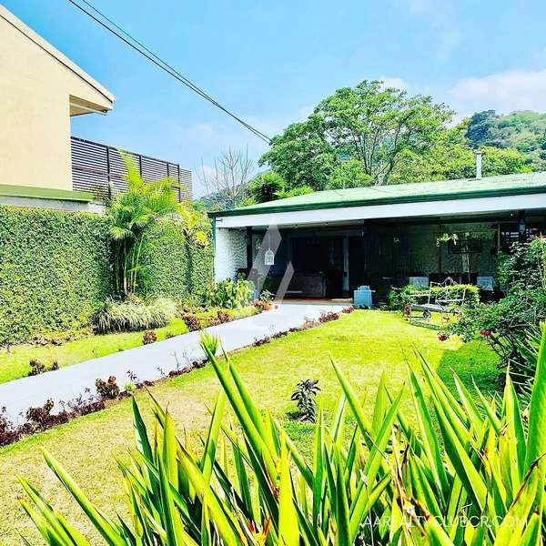 Spacious One Story House|Mixed Use Land| Hacienda Vieja, Curridabat