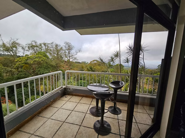 Casa de Montaña moderna en Rancho Redondo con vistas a San Jose….