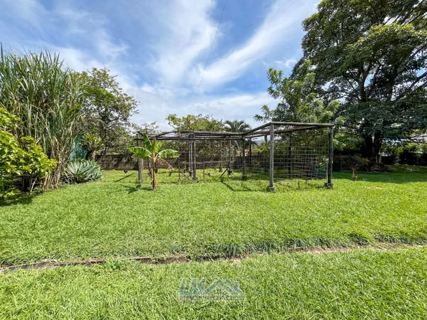 Venta. Santa Ana Centro. Propiedad resindecial con dos casas.