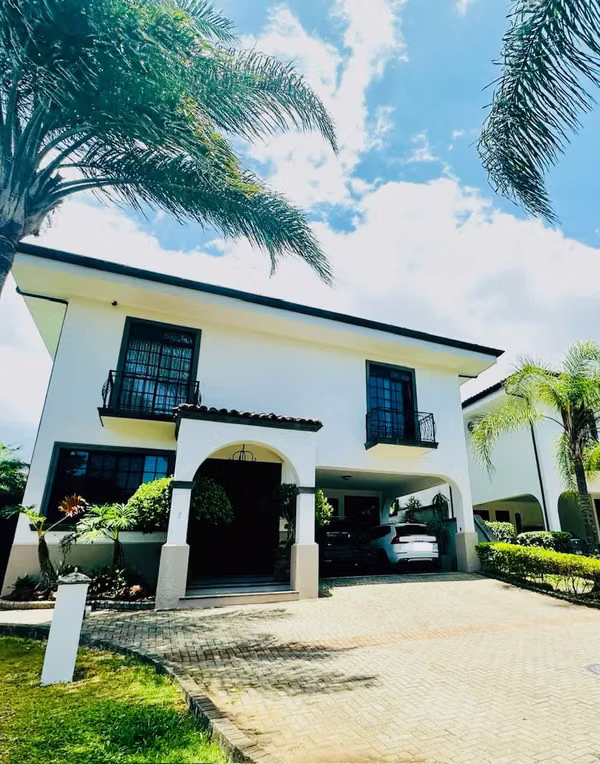 ¡Exquisita Casa Colonial en Venta: Una Obra de Arte para Vivir!