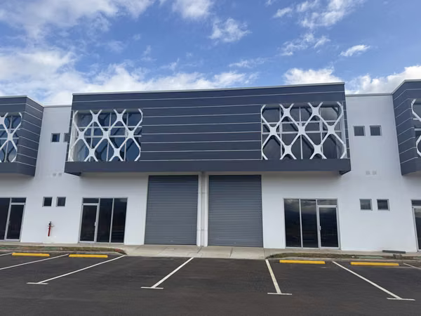 SE VENDE BODEGA EN ESCAZU 290 m2, uso industrial liviano, almacenaje y oficinas