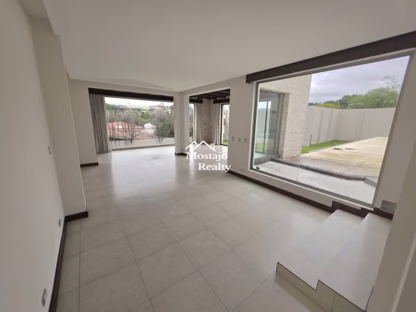 Venta de Casa de lujo,  Residencial Manantiales, Belen, Remate Bancario