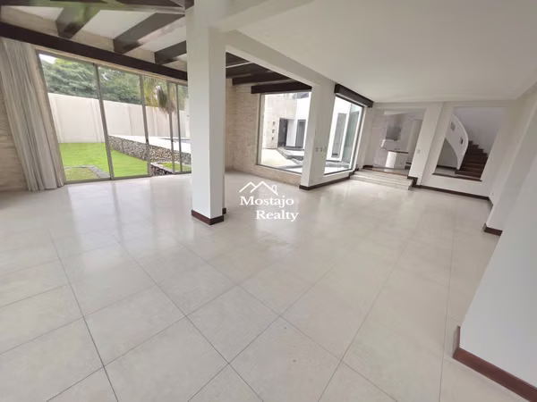 Venta de Casa de lujo,  Residencial Manantiales, Belen, Remate Bancario