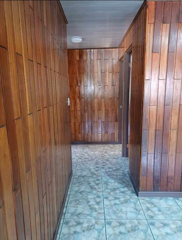 VENDO OPORTUNIDAD  UNICA– CASA CON APARTAMENTOS Y LOCAL COMERCIAL