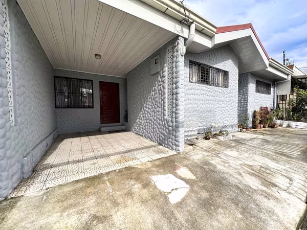For sale commercial or residencial house in Curridabat