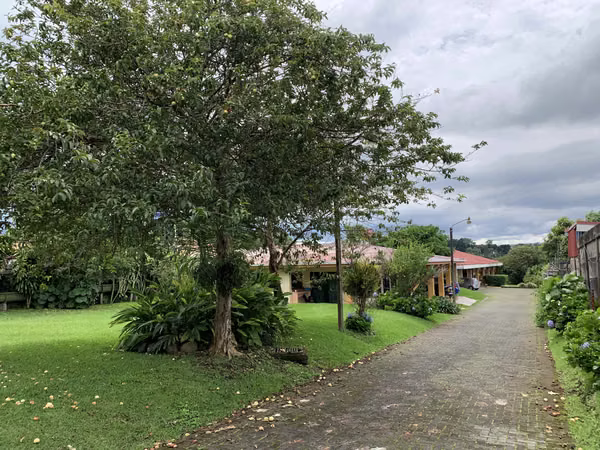 PROPIEDAD A LA VENTA CON 2 BELLAS CASAS EN SAN LUIS, SANTO DOMINGO